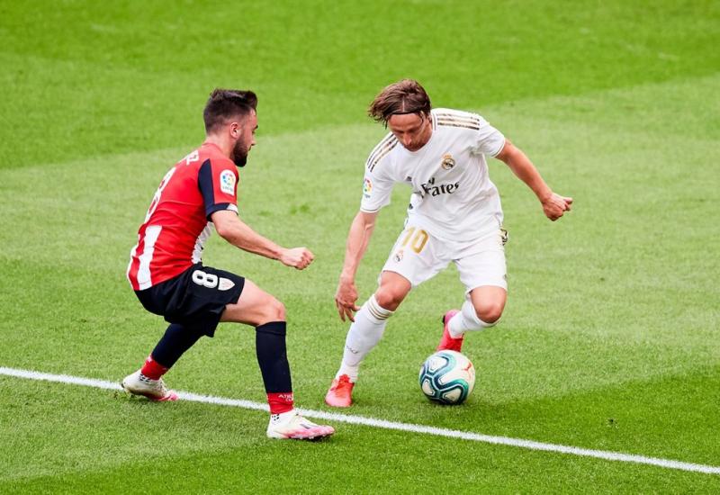 Modrić i Muniain imali su dosta duela n utakmici Athletic Bilbao - Real Madrid - Kapetan Athletica žestoko opleo po sucima i Realu nakon poraza