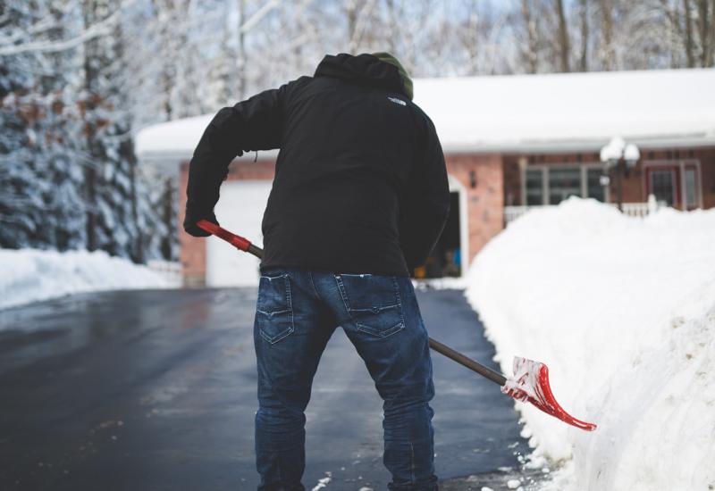 Smijete li čistiti snijeg ako imate visoki tlak? 