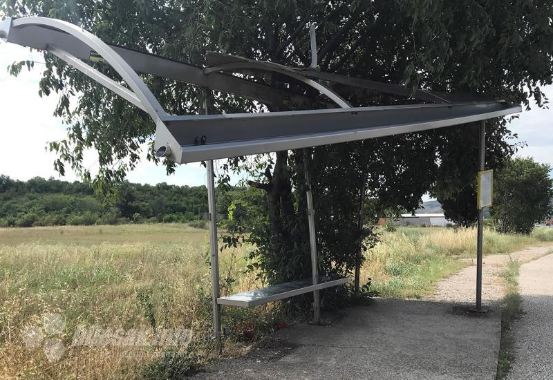 Mostar ima rasplesano autobusno stajalište: 'Samo čekam kad će se srušiti'