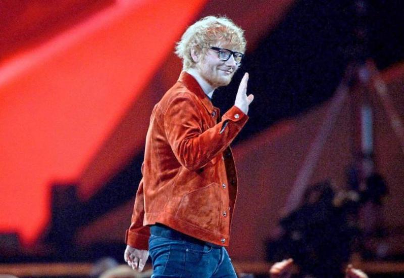 Ed Sheeran ulaže veliki novac u nekretnine - Pjevač želi otkupiti imanja svojih susjeda i ostati sam na 
