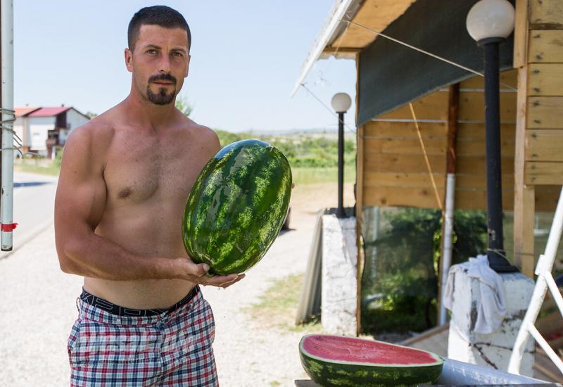 Šemso iz Mostara ima hit natpis za prodaju lubenica 