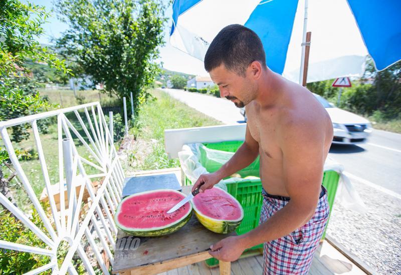 Šemso iz Mostara ima hit natpis za prodaju lubenica 