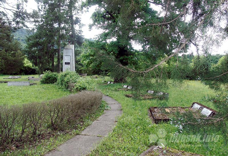 Partizansko groblje - Krupa na Vrbasu: Službeno selo, stvarno varošica za primjer