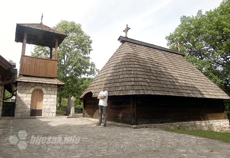 Crkva brvnara u Tovilovićima - Krupa na Vrbasu: Službeno selo, stvarno varošica za primjer