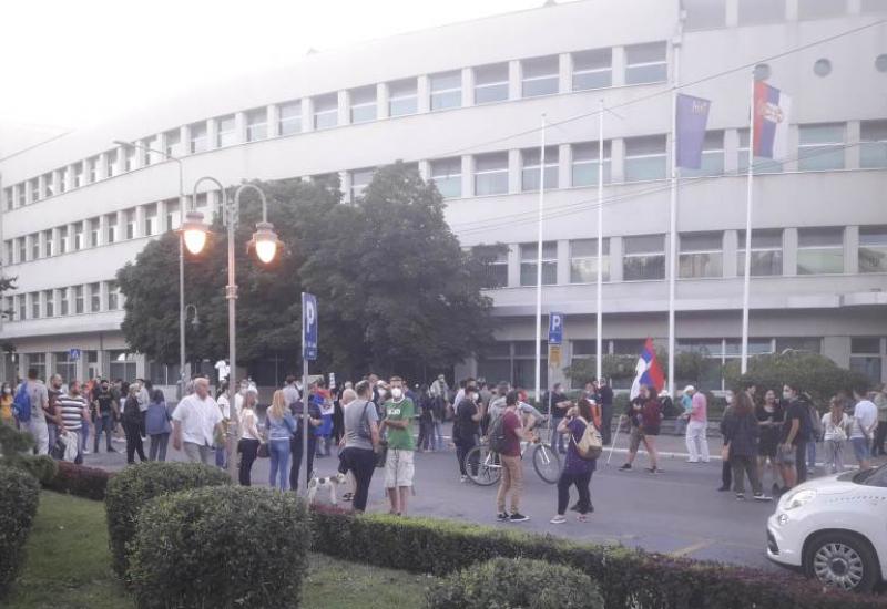 Prosvjedi u Srbiji: Blokirana ulica u Nišu