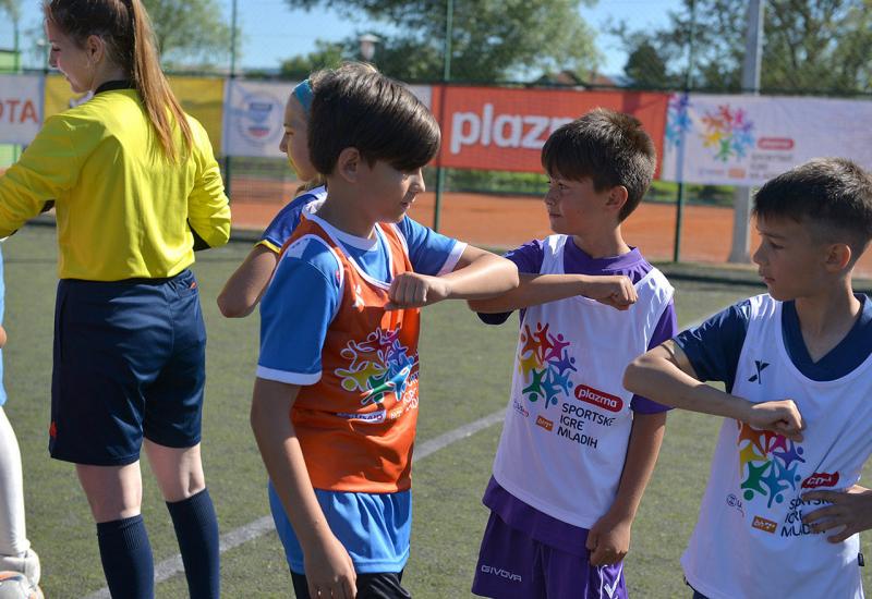 Osmijesi i radost mališana na sportskim terenima u Tomislavgradu, Bihaću i Bužimu
