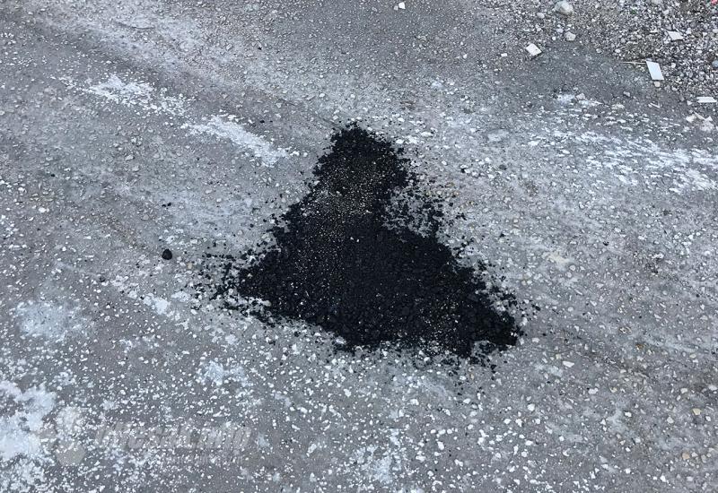 Mostar: Malo novog asfalta u naselju i 'krpice' pred školom