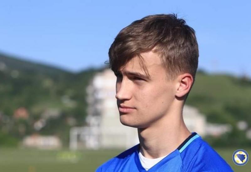 Ivan Grgić - Ivan Grgić potpisao za klub sa Pecare