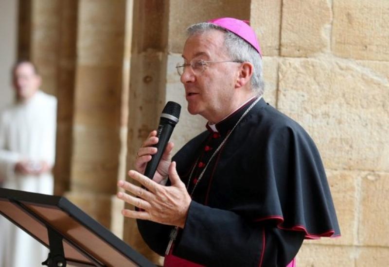 Luigi Ventura - Bivšem veleposlaniku Vatikana u Parizu suđenje zbog seksualnog zlostavljanja
