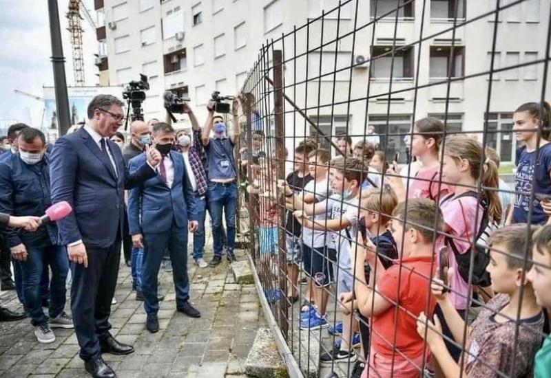 Vučić i djeca iza rešetaka: Lavina negativnih komentara