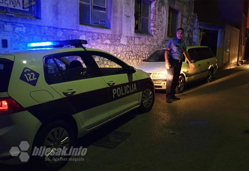  Na terenu su policijski službenici koji obavljaju očevid - Nastavljena crni niz: Nožem ozlijeđena žena u Mostaru