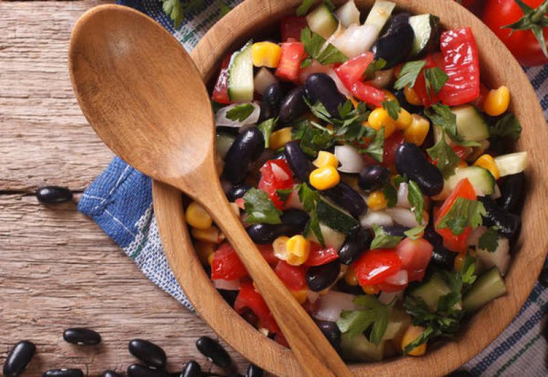 Salata od crnog graha kakvu još niste probali - recept koji će vam spasiti ljeto