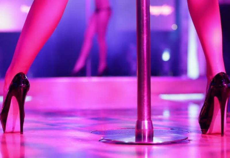 Aplikacija koja omogućava djeci ulazak u virtualne striptiz klubove