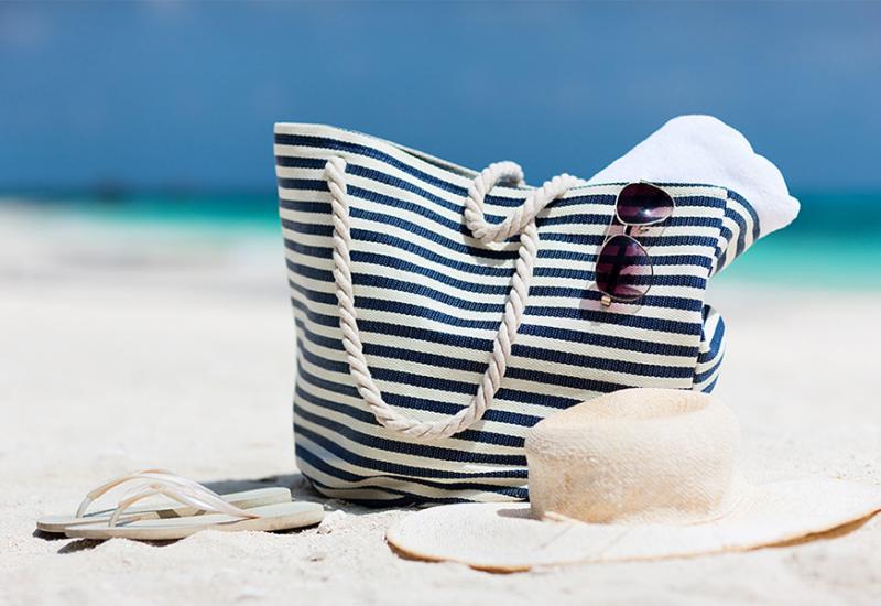 Ove godine možemo u većem broj pronaći platnene torbe - Jeste li već odbrali svoju torbe za plažu?