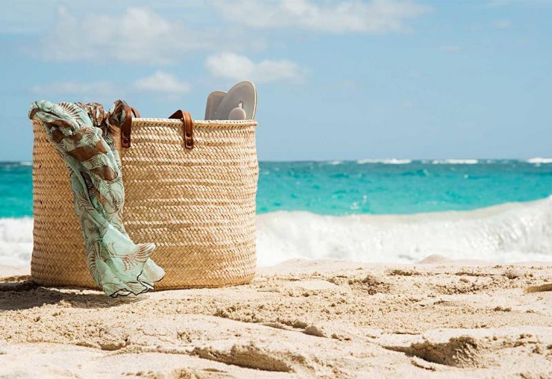 . Veliki modeli bež boje odlično pristaju svim outfitima - Jeste li već odbrali svoju torbe za plažu?
