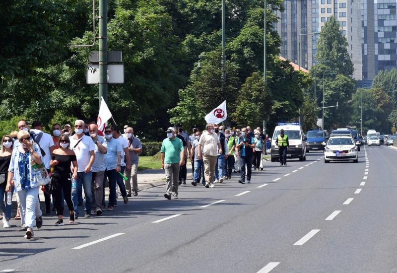 Prosvjednici blokirali ulicu u Sarajevu, traži se izmjena zakona