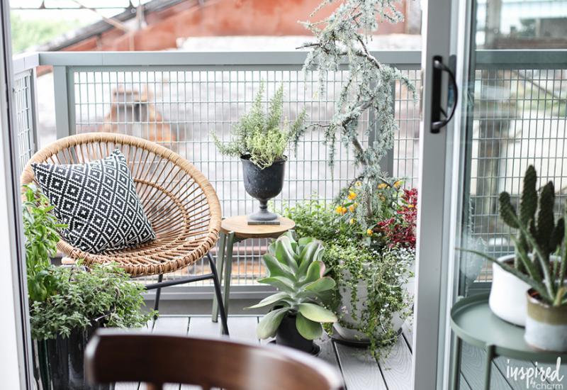 Savršen prostor za ispijanje jutarnje kave ili večernja druženja - Savršeno jednostavne ideje za male gradske balkone