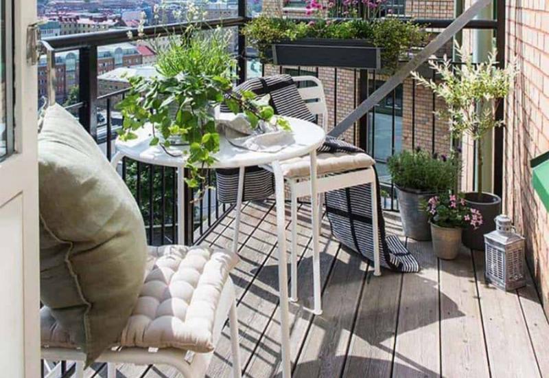 Namještaj bi općenito trebao lagan i manjih dimenzija - Savršeno jednostavne ideje za male gradske balkone
