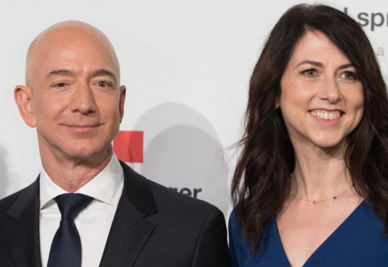 Jeff Bezos sa suprugom MacKenzie u travnju 2018.  - Bivša supruga Jeffa Bezosa donirala 1,7 milijardi dolara u humanitarne svrhe