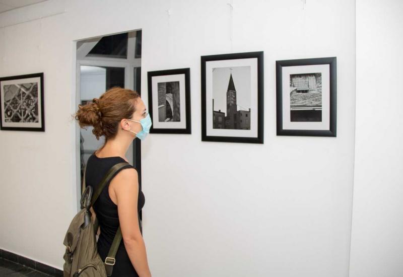 Mostarsko ljeto: Otvorena izložba fotografija 'Ljepota različitosti' Sonje Marić