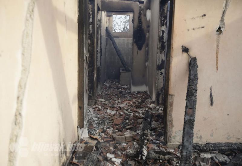 Izgorjela kuća u požaru - Gubavica: Požar zahvatio kuću