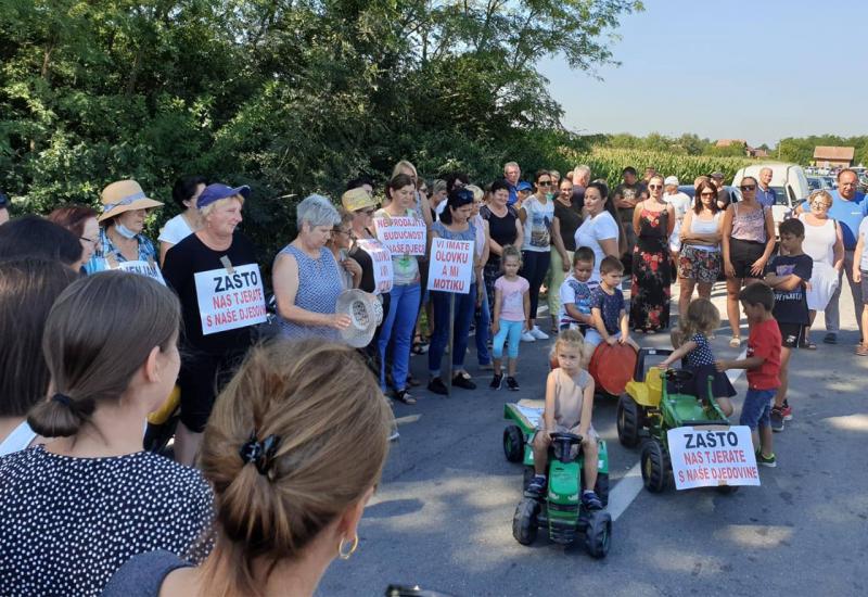 Prosvjed u Odžaku - Prosvjed u Odžaku: Majke s djecom brane svoju zemlju, politika ignorira