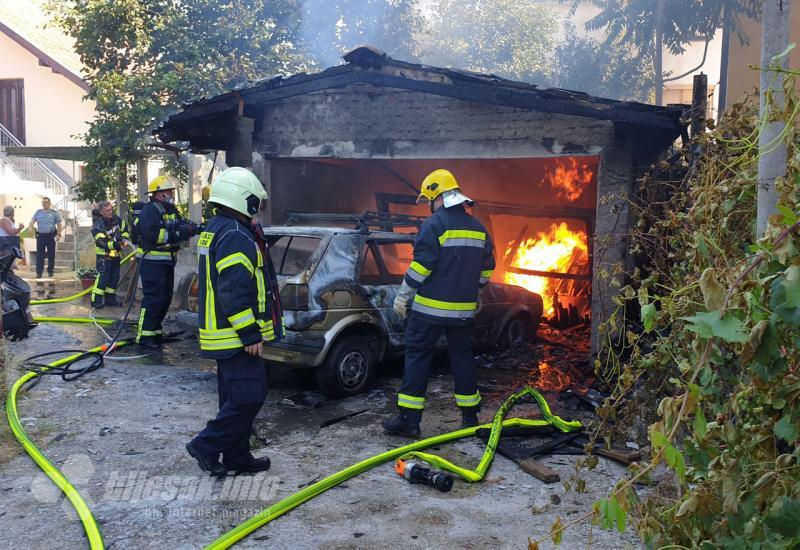 Mostar: Izgorjeli garaža i automobil