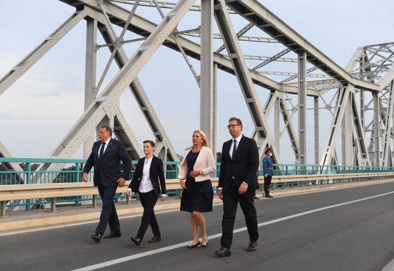 Vučić i Dodik sa mosta u Rači poručili: Pomirenje da, poniženje nikada