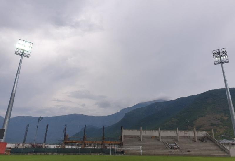 Reflektori iznad stadiona Rođeni - Mostarski derbi za povijest: Veležov stadion prvi put pod reflektorima