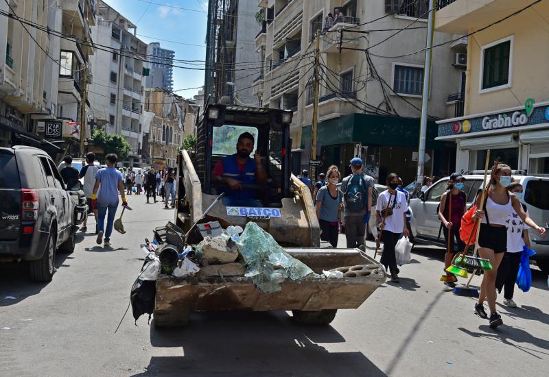 Građani samoorganizirano čiste ulice u Bejrutu - Građani samoorganizirano čiste ulice u Bejrutu