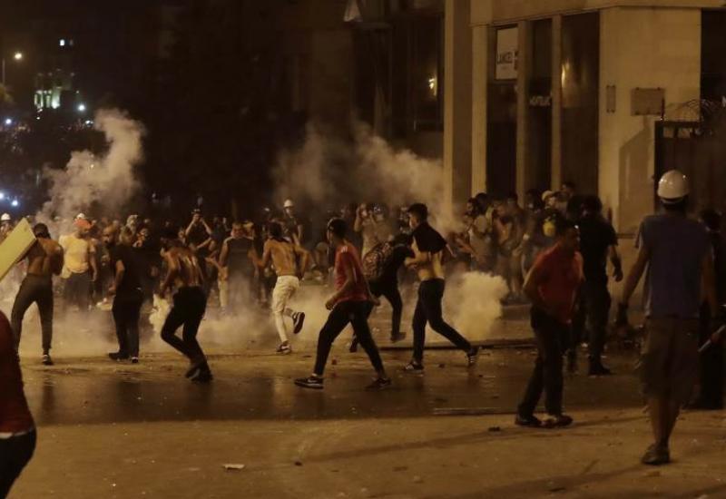 Prosvjednici u Bejrutu traže odlazak predsjednika i cijele političke elite