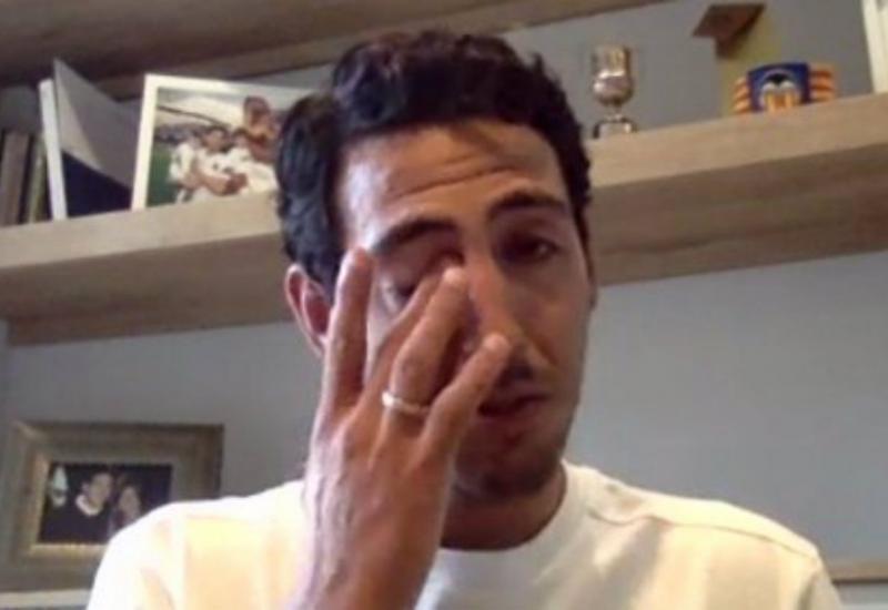 Dani Parejo doživio je gorke trenutke od svoga kluba kojeg je svim srcem volio - Slomio se: Otpisani kapetan Valencije se u suzama oprostio od navijača