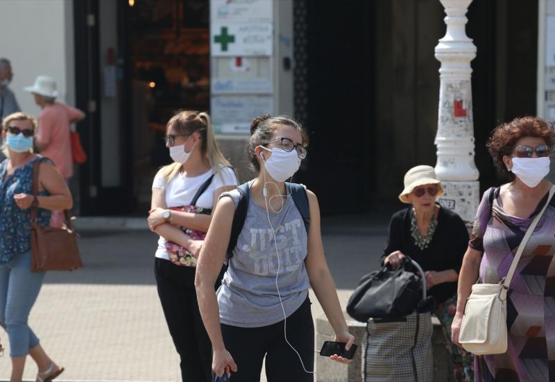 Sve više građana nosi maske i na otvorenom - U susjedstvu sve više građana nosi maske i na otvorenom