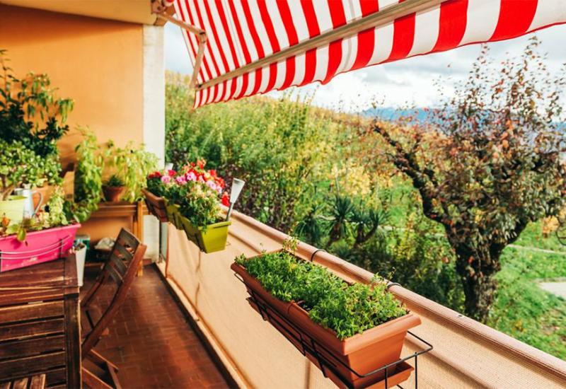 Tenda je rješenje s kojim nikako nećeš pogriješiti na balkonu  - Kako napraviti hlad na balkonu ili terasi?