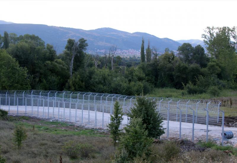 Srbija nastavlja s podizanjem bodljikave žice na granicama