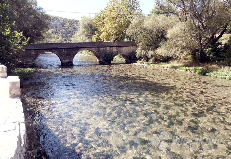 Karađoz-begov most - Blagaj: Mnemozina u hercegovačkoh Hadu