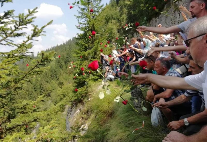 Obilježena 32. godišnjica zločina nad logorašima na lokalitetu Korićanske stijene