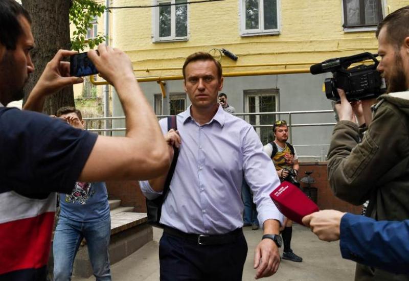 Njemački liječnici smatraju da se  Navaljnog može prebaciti u Berlin, ruski ne