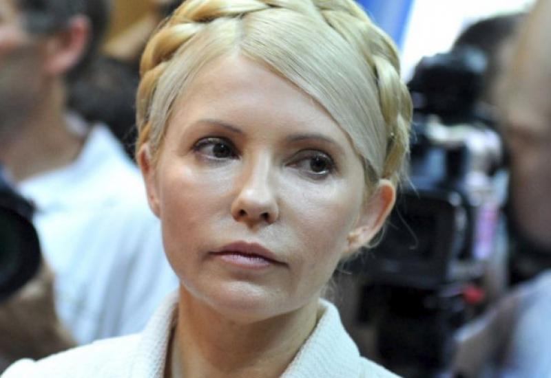 Julija Timošenko - Julija Timošenko je priključena na respirator