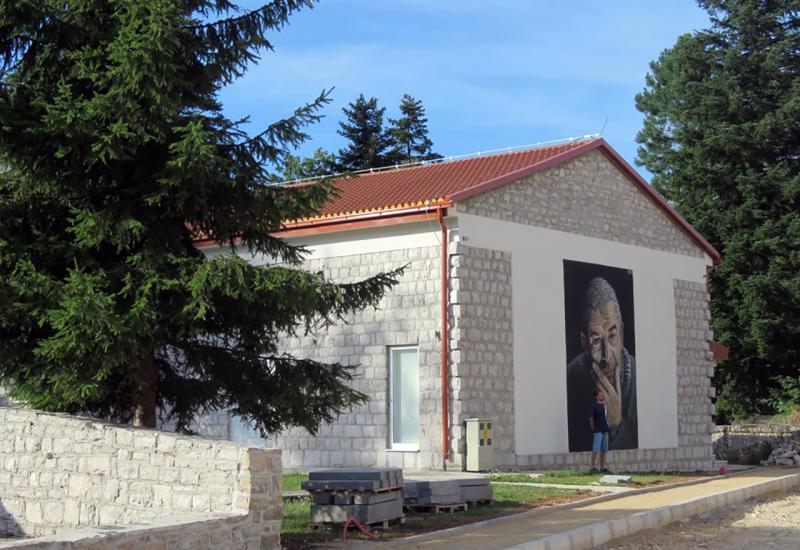 Mostarac oslikao mural Nebojše Glogovca