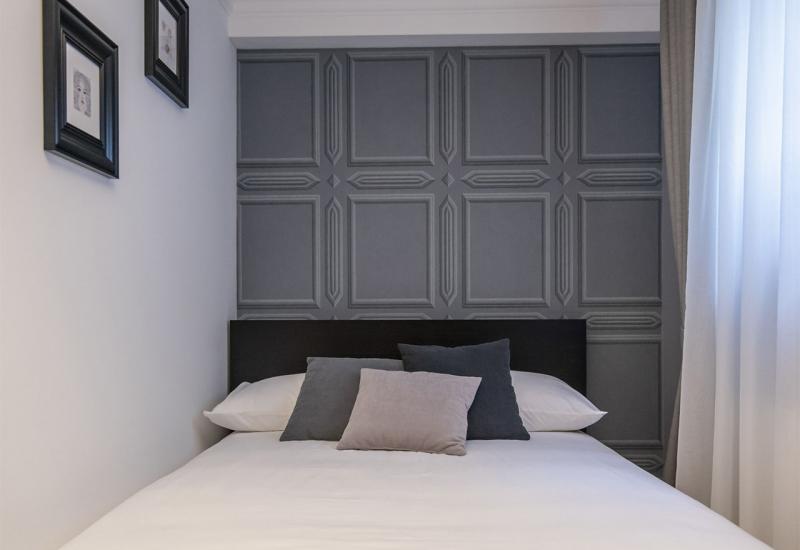 Štukature ili tapete su također dobrodošla - Devet super rješenja za male spavaće sobe