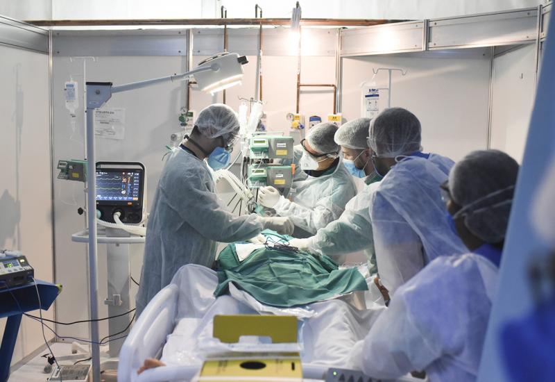 Brazilsko liječničko osoblje pomaže pacijentima oboljelim od korona virusa - Brazil na udaru