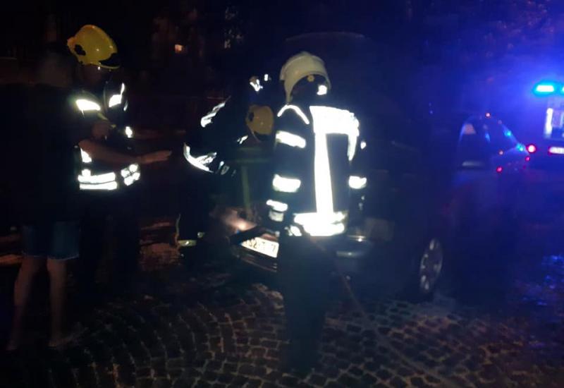 Mostar: Požar na automobilu