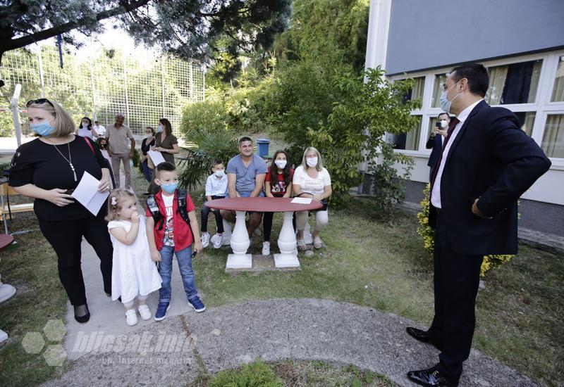 Prvi dan škole u IV. Osnovnoj školi u Mostaru - Hadžović: Neka nam je Bog dragi na pomoći
