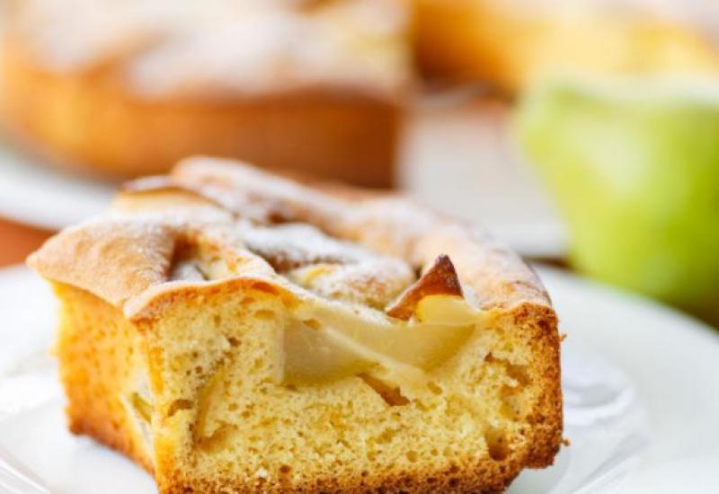 Biskvit s jabukama i jogurtom  - Evo razloga za potrošiti sve zalihe jabuka - jednostavno i ukusno