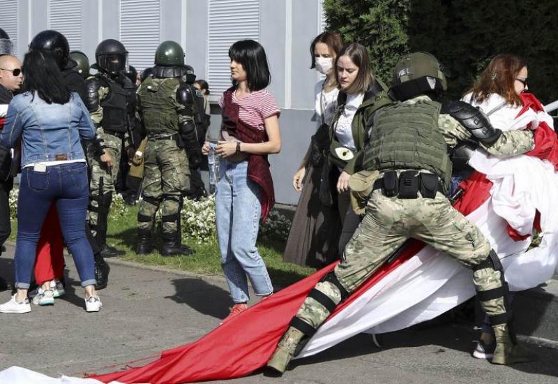 Veliki prosvjedi u Minsku, dosad već uhićeno 250 osoba  - Veliki prosvjedi u Minsku, dosad već uhićeno 250 osoba 