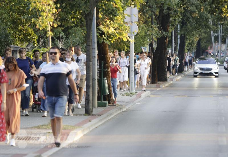 Prosvjed roditelja u Mostaru - Tisuću hercegovačkih roditelja na ulici, traži se normalizacija nastavnog procesa