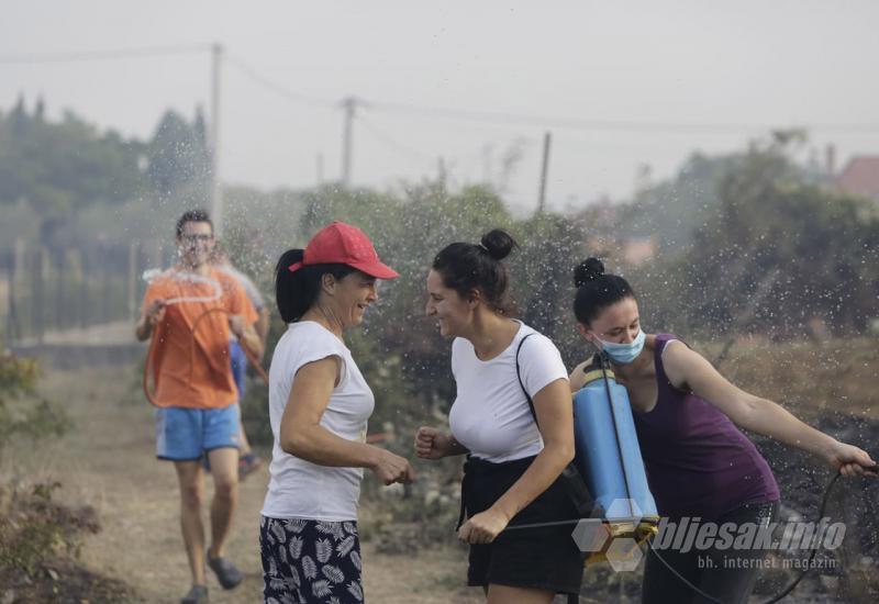 Borba s požarom u Krivodolu: Mještani spasili selo