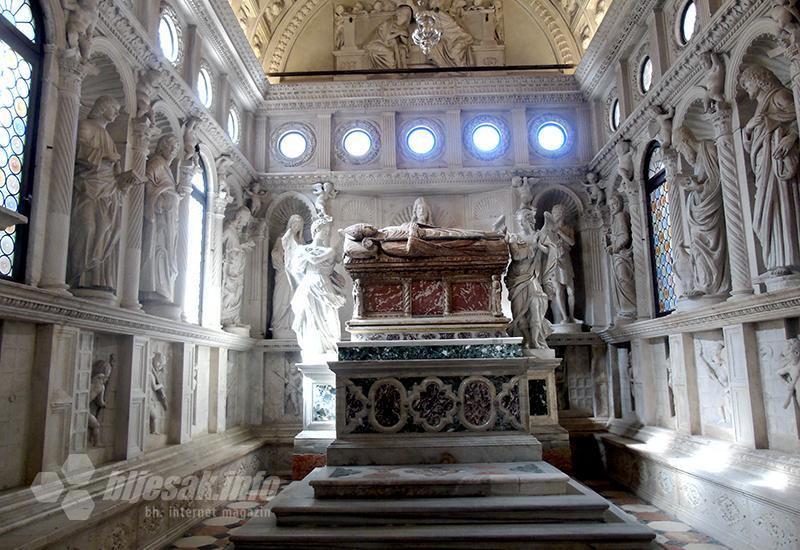 Katedralna kapela blaženog Ivana Trogiranina - Trogir: I da kažeš biser, premalo je