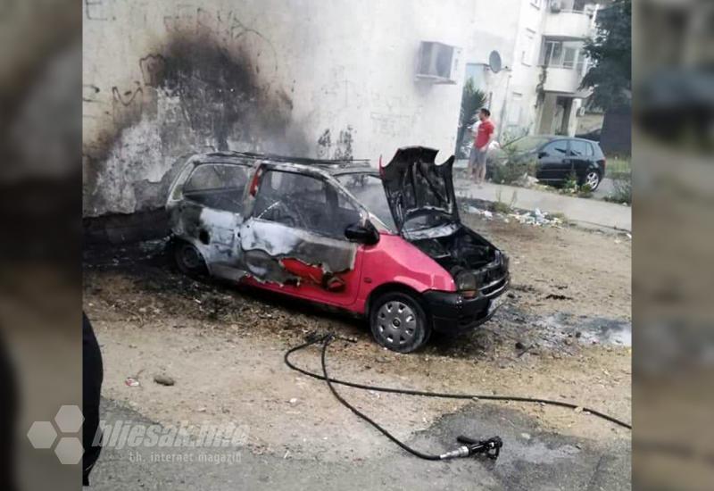 Izgorjeli automobil u Mostaru - Izgorjelo više automobila u Mostaru!